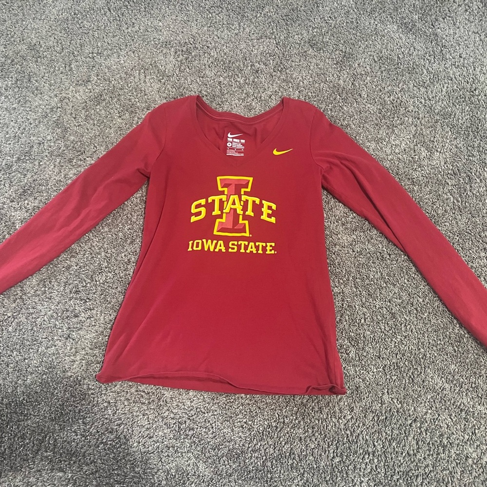 IOWA STATE WOMENS MEDIUM NIKE SHIRT